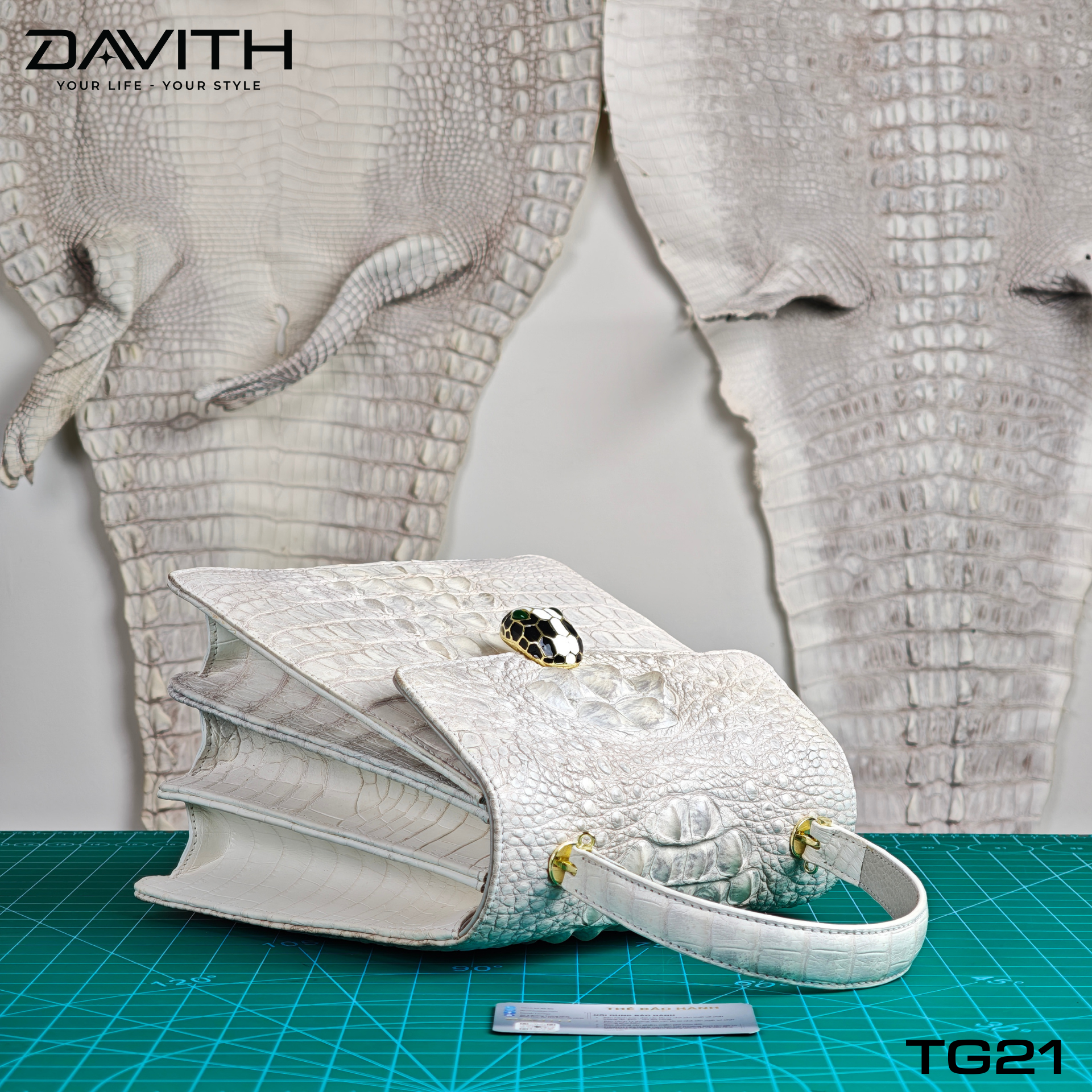DAVITH TG21 | Professionally Whitened Hornback Exotic Leather Women's Handbag 22×20×10 cm