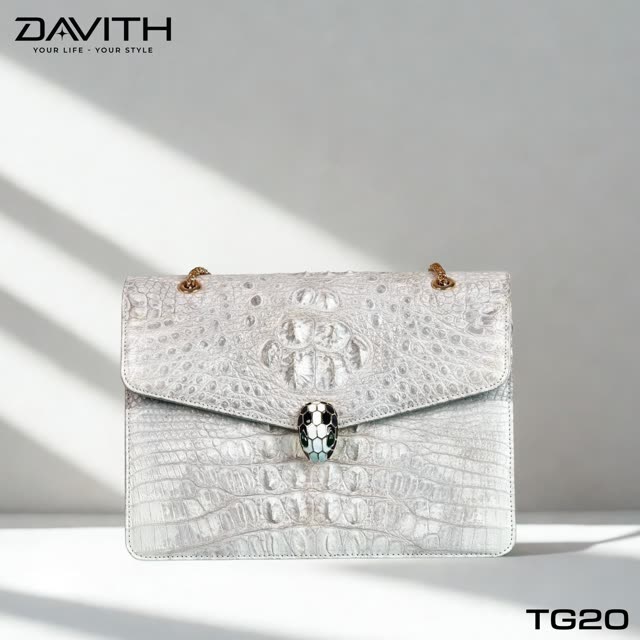 Hornback Chain Shoulder Bag